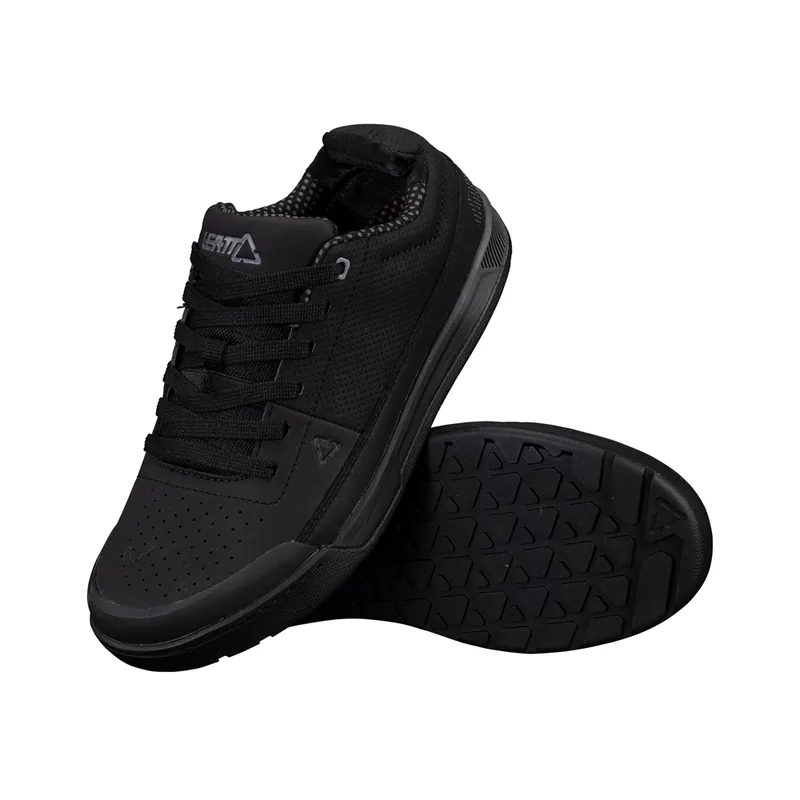 Wyprzedaż LEATT NOWOŚĆ BUTY ROWEROWE FLAT 2.0 (PLATFORMY) SHOE STEALTH KOLOR CZARNY ROZMIAR 41.5 / 26 cm
