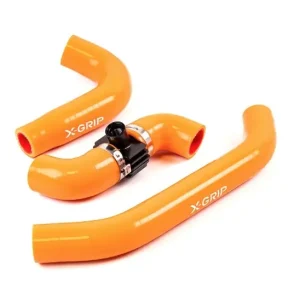 X-GRIP SILIKONOWE WĘŻE/PRZEWODY CHŁODNICY KTM 250-300,EXC TBI,XC-W TBI ‘24-, SX,XC ‘23-, HUSQVARNA 250-300,TE ‘24-, TC,TX,23-, GASGAS 250-300,EC,MC,EX ‘24- KOLOR POMARAŃCZOWY Promocja