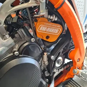 FM-PARTS OSŁONA CZUJNIKA TPS KTM/HUSQVARNA EXC/TE TPI ‘24-‘26 TBI KOLOR CZERWONY Szybka dostawa
