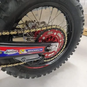 Okazja FM-PARTS OSŁONA WAHACZA KTM SX/EXC ‘12-‘23; HUSQVARNA TE/FE ‘14-‘23; GAS GAS EC ‘20-‘23 KOLOR SREBRNY