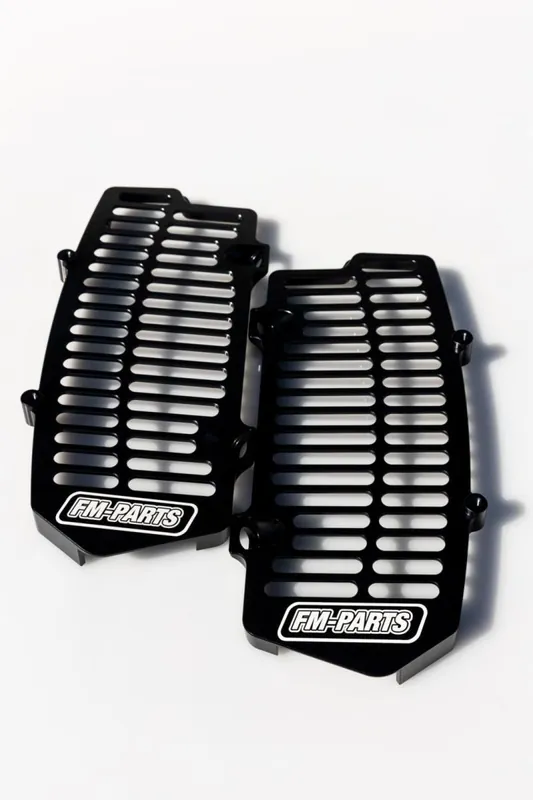 FM-PARTS OSŁONY CHŁODNICY (KRATKI) ALUMINIUM KTM/HUSQVARNA/GAS GAS ‘20-‘25 TBI / TPI KOLOR CZARNY Dostępne od ręki
